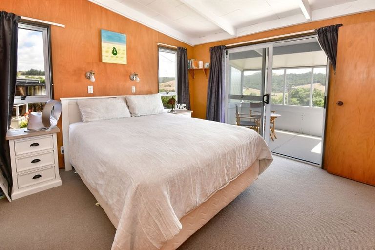 Photo of property in 31 Hammond Avenue, Hatfields Beach, Orewa, 0931