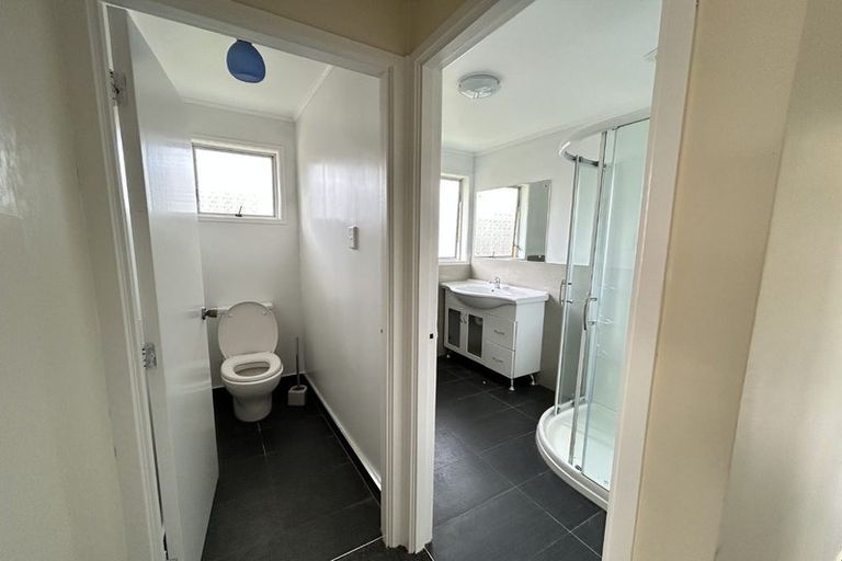 Photo of property in 53 Donovan Avenue, Massey, Auckland, 0614