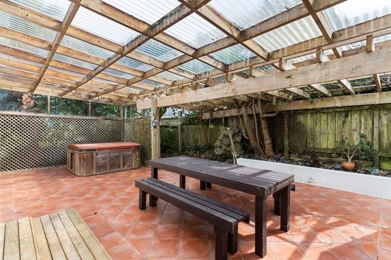 Photo of property in 2/8 City View Terrace, Birkenhead, Auckland, 0626