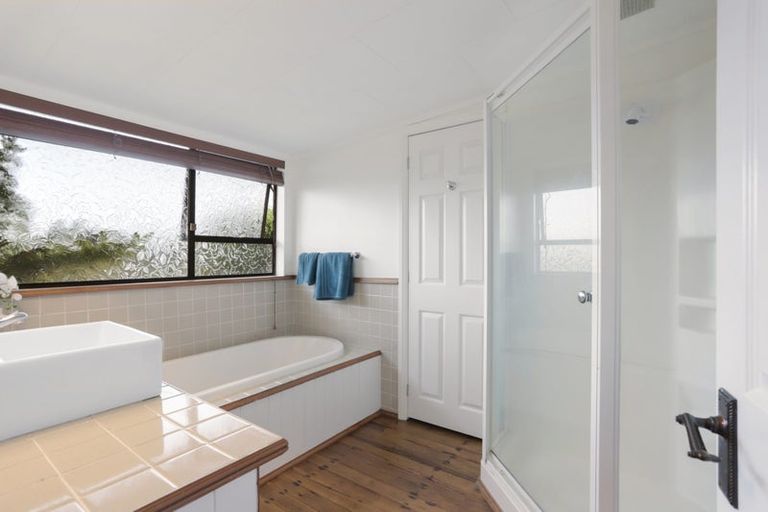 Photo of property in 20 Arapito Road, Titirangi, Auckland, 0604