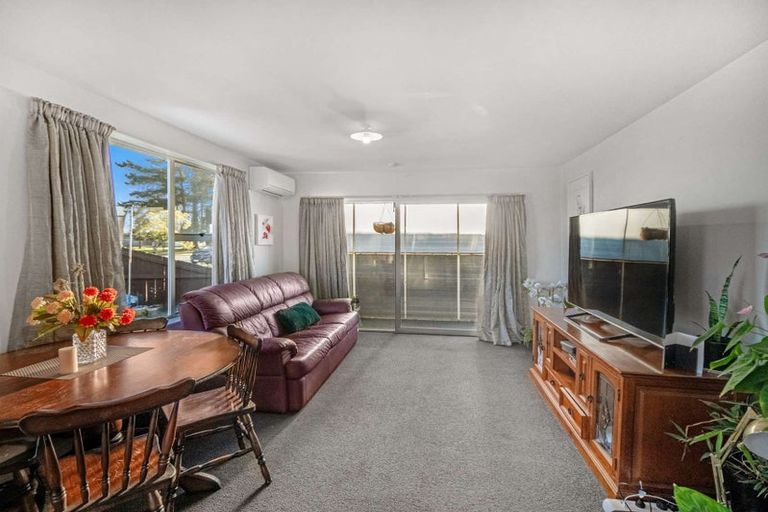 Photo of property in 2/90 Queenspark Drive, Parklands, Christchurch, 8083
