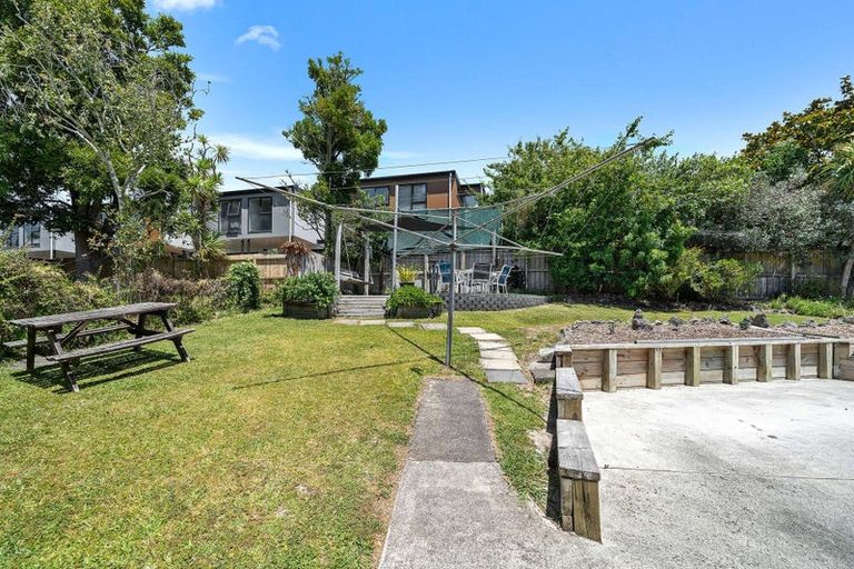 Photo of property in 10 Glucina Place, Glen Eden, Auckland, 0602