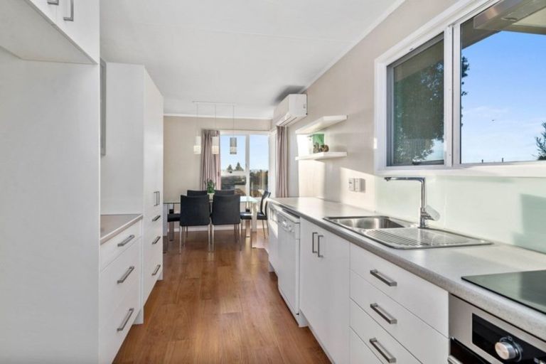 Photo of property in 8 Browning Crescent, Owhata, Rotorua, 3010