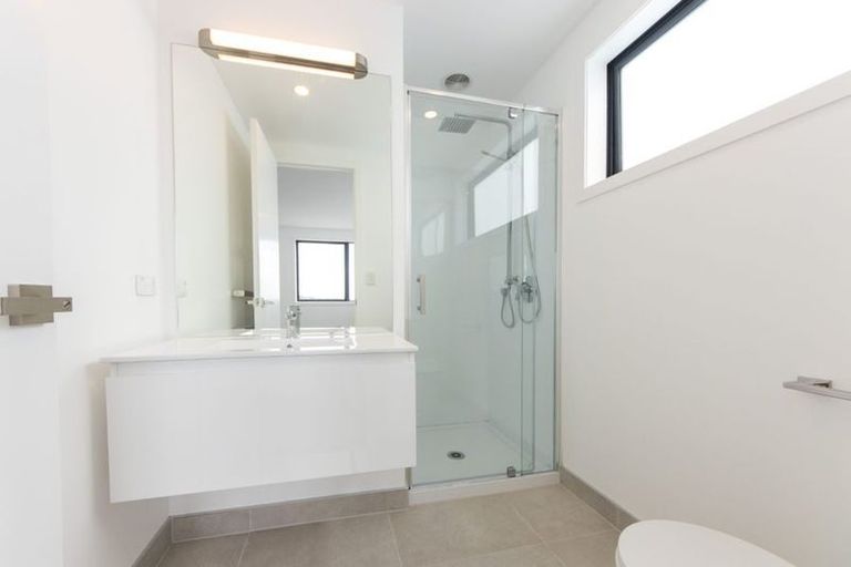 Photo of property in 5 Mokopiko Court, Beach Haven, Auckland, 0626