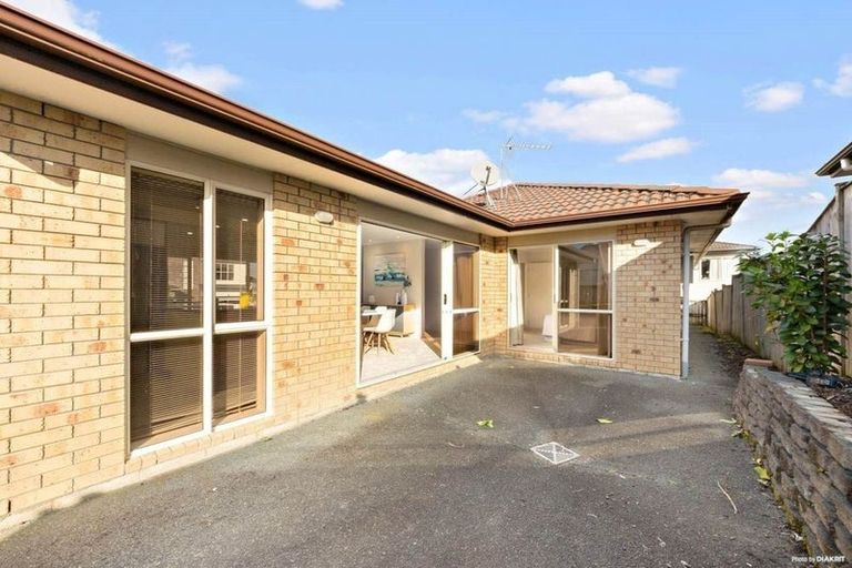 Photo of property in 22 Seresin Crescent, Flat Bush, Auckland, 2016