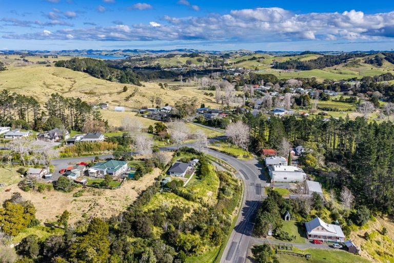 Photo of property in 3241 Paparoa-oakleigh Road, Paparoa, 0571