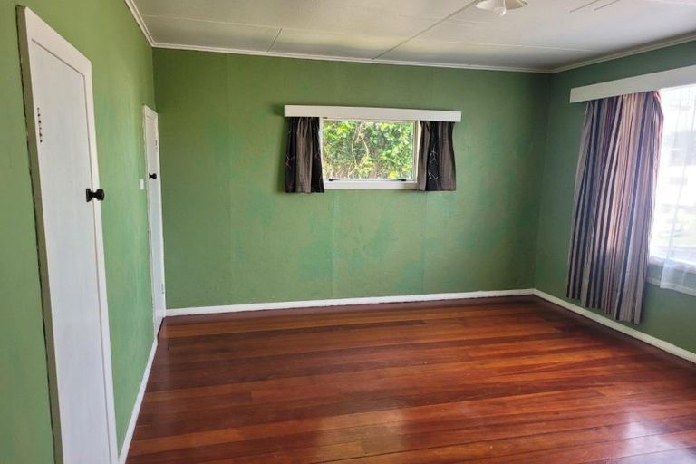 Photo of property in 67 Pioneer Road, Moturoa, New Plymouth, 4310