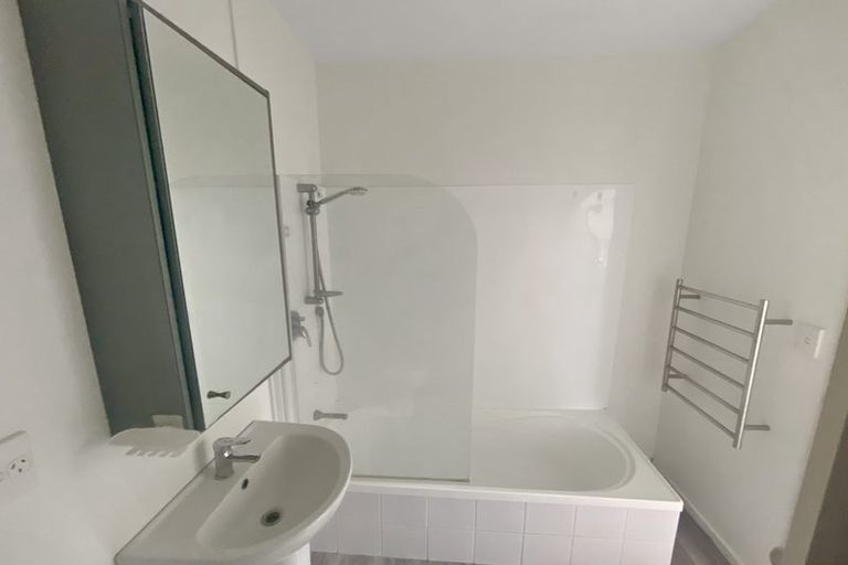 Photo of property in 7 Albionvale Road, Glen Eden, Auckland, 0602