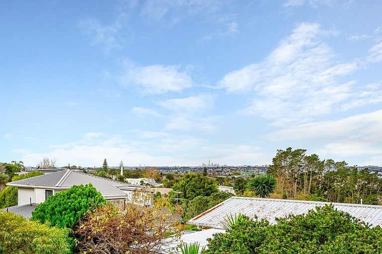 Photo of property in 2/10b Eastglen Road, Glen Eden, Auckland, 0602