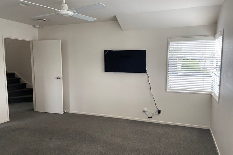Photo of property in 1/17 Hart Road, Hauraki, Auckland, 0622