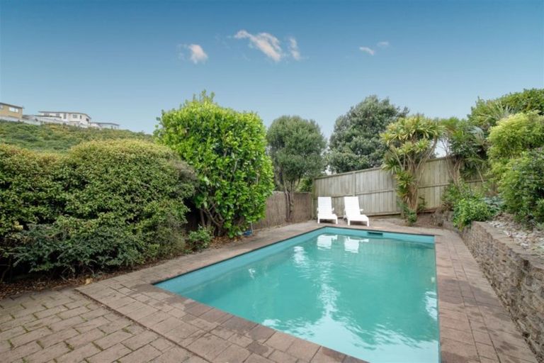Photo of property in 34 Amesbury Drive, Churton Park, Wellington, 6037