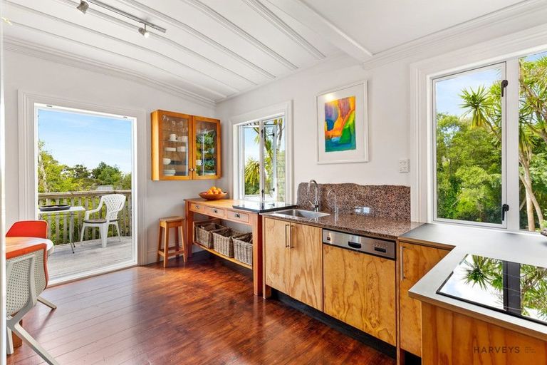 Photo of property in 49 West Lynn Road, Titirangi, Auckland, 0604