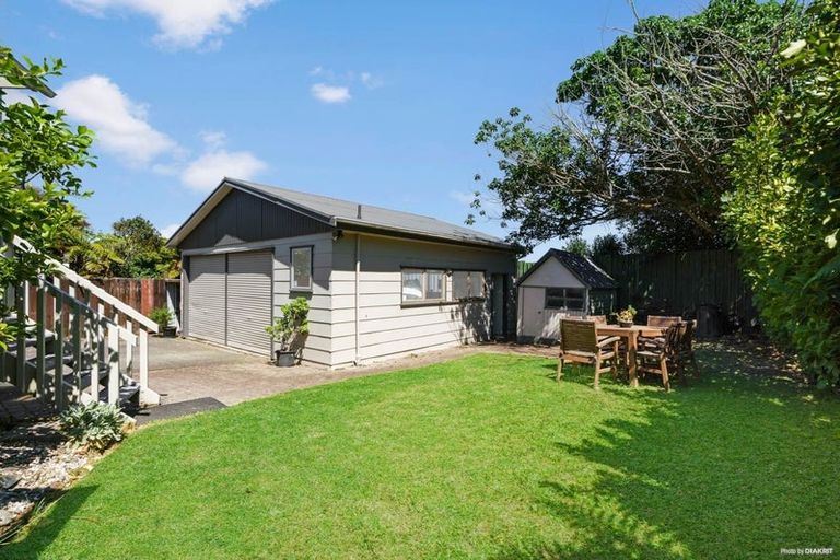 Photo of property in 15 Waari Avenue, Sunnyvale, Auckland, 0612