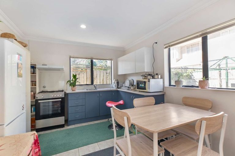 Photo of property in 16 Ewhurst Place, Goodwood Heights, Auckland, 2105