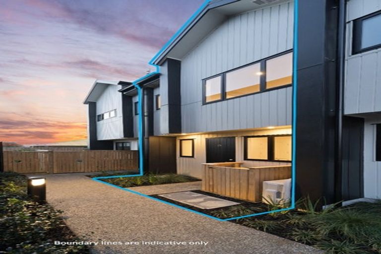 Photo of property in 27a Dawnhaven Drive, Te Atatu Peninsula, Auckland, 0610