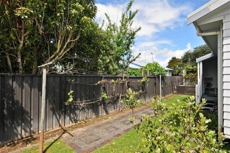 Photo of property in 34 Oxford Street, Fairfield, Hamilton, 3214