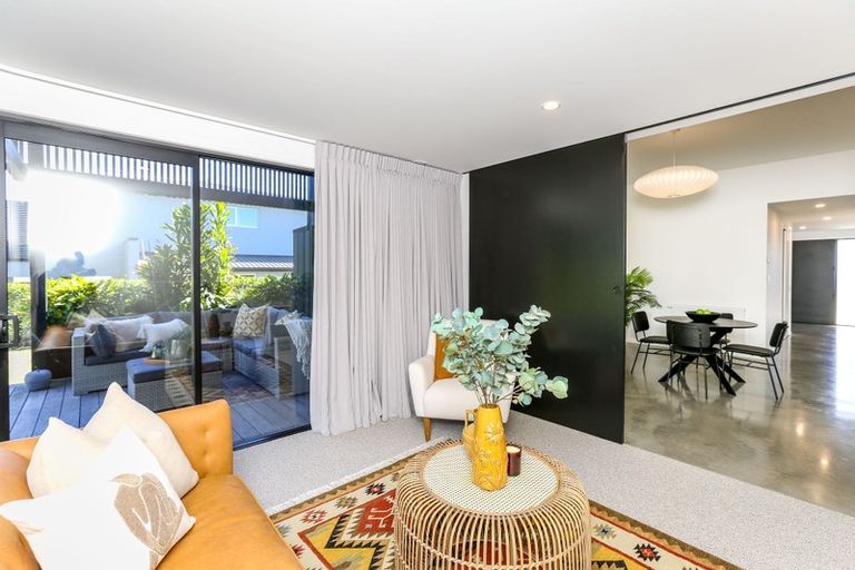 Photo of property in 25 Kotare Drive, Waiwhakaiho, New Plymouth, 4312