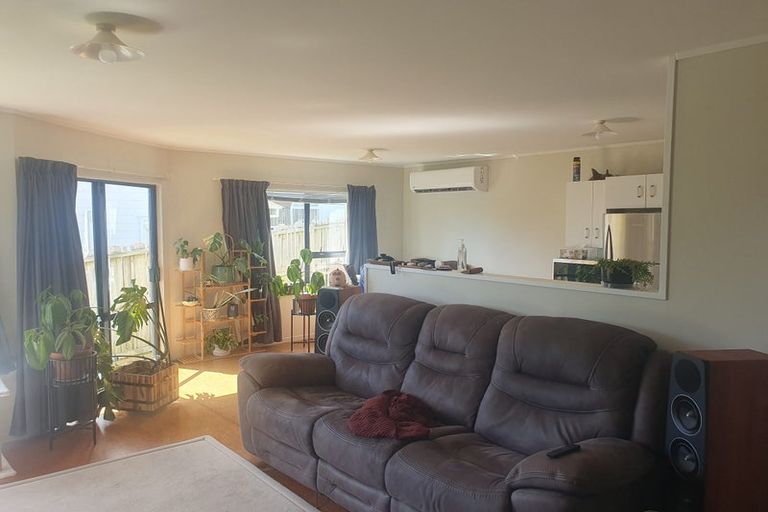 Photo of property in 1/20 Barbados Drive, Unsworth Heights, Auckland, 0632