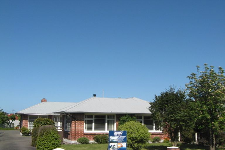 Photo of property in 2/300 Main North Road, Redwood, Christchurch, 8051