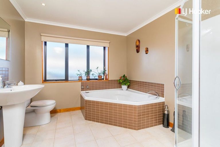 Photo of property in 41 Highgrove, Saint Clair, Dunedin, 9012