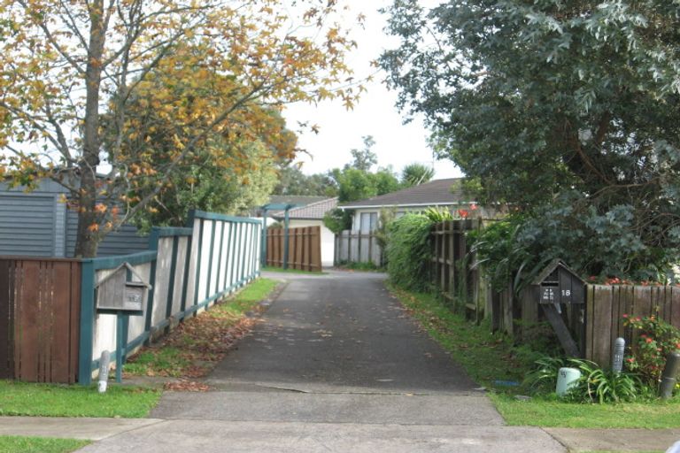 Photo of property in 2/18 Darren Crescent, Half Moon Bay, Auckland, 2012