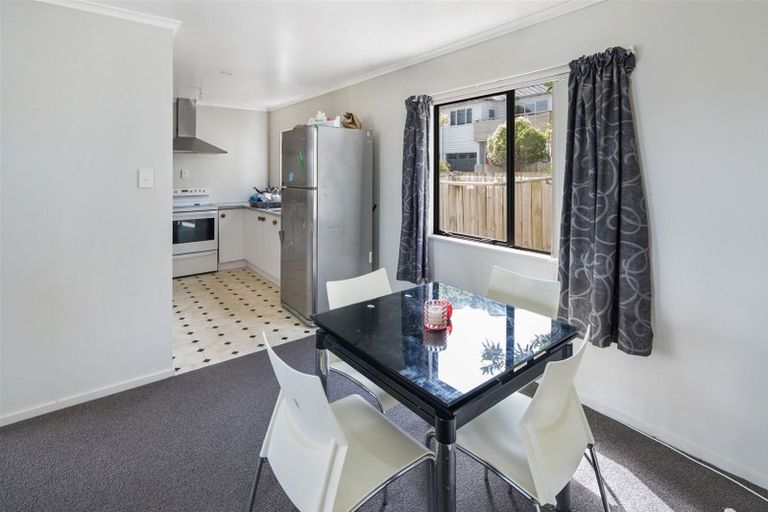 Photo of property in 10a Ted Gilberd Place, Newlands, Wellington, 6037