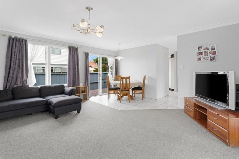 Photo of property in 7 Barberry Lane, Te Atatu Peninsula, Auckland, 0610
