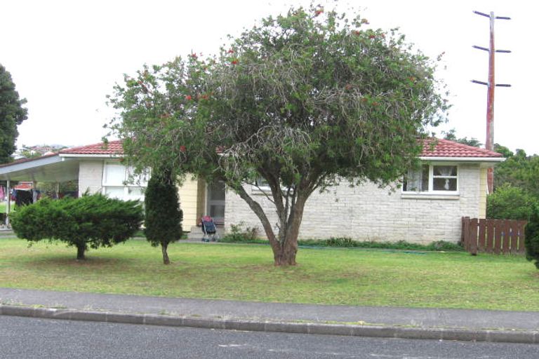 Photo of property in 15 Tawavale Crescent, Totara Vale, Auckland, 0629