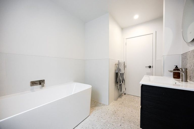 Photo of property in 680 Swanson Road, Swanson, Auckland, 0612