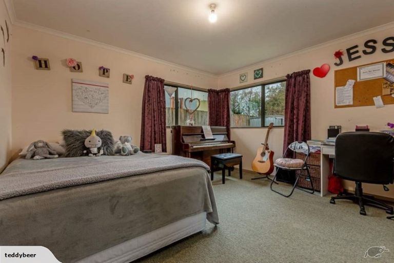 Photo of property in 15 Woburn Place, Takaro, Palmerston North, 4412