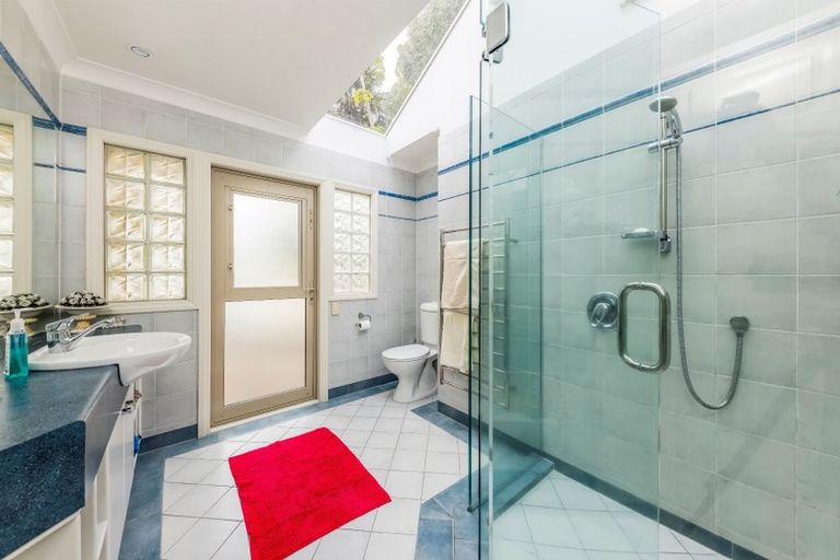 Photo of property in 2 Anaheim Boulevard, Shamrock Park, Auckland, 2016