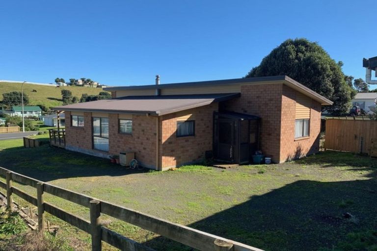 Photo of property in 15 North Street, Mokau, 4376