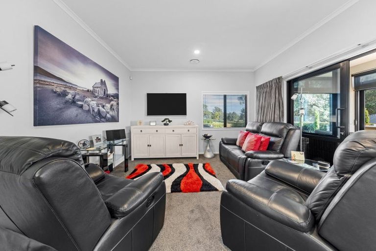 Photo of property in 19 Kotare Drive, Waiwhakaiho, New Plymouth, 4312
