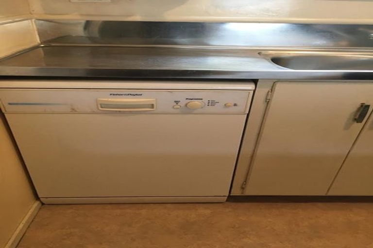 Photo of property in 1/81 Hutchinson Avenue, New Lynn, Auckland, 0600