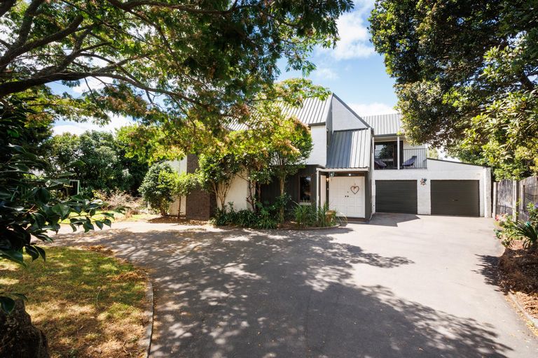 Photo of property in 22 Truscott Grove, Awapuni, Palmerston North, 4412