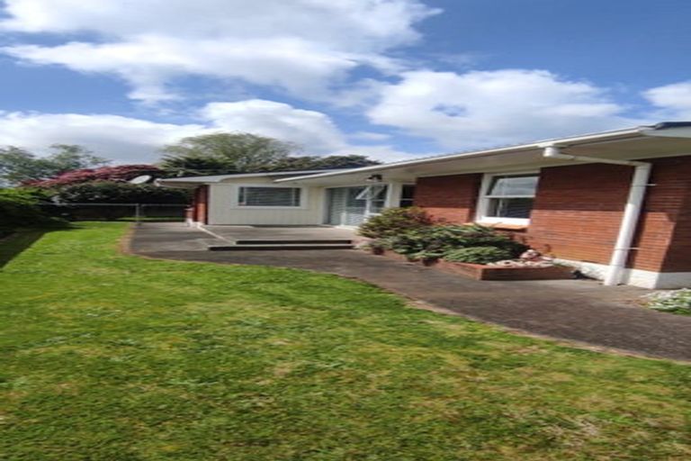 Photo of property in 13 Mccall Place, Opaheke, Papakura, 2113