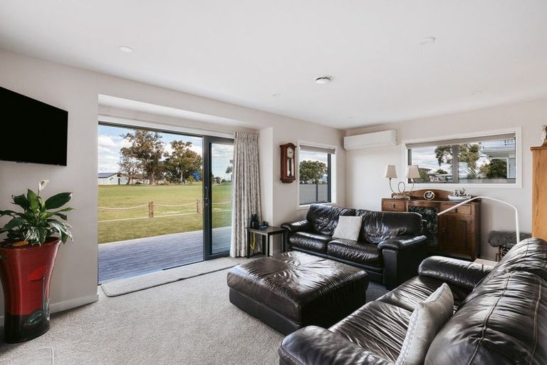Photo of property in 26 Harbour View Road, Omokoroa, 3114