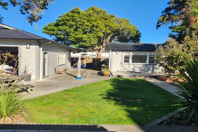 Photo of property in 1 Williams Grove, Melling, Lower Hutt, 5010