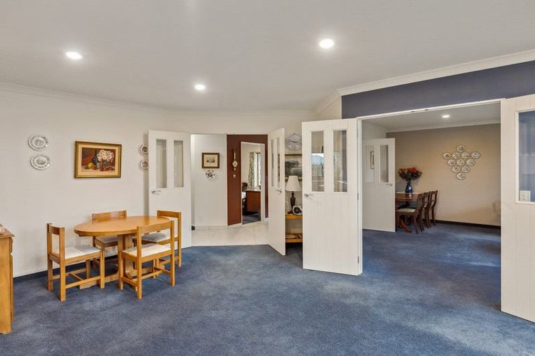 Photo of property in 11 Aburoc Place, Paraparaumu Beach, Paraparaumu, 5032