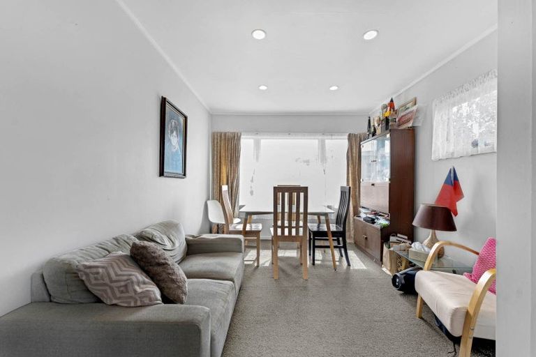 Photo of property in 16 Bruce Place, Papatoetoe, Auckland, 2025