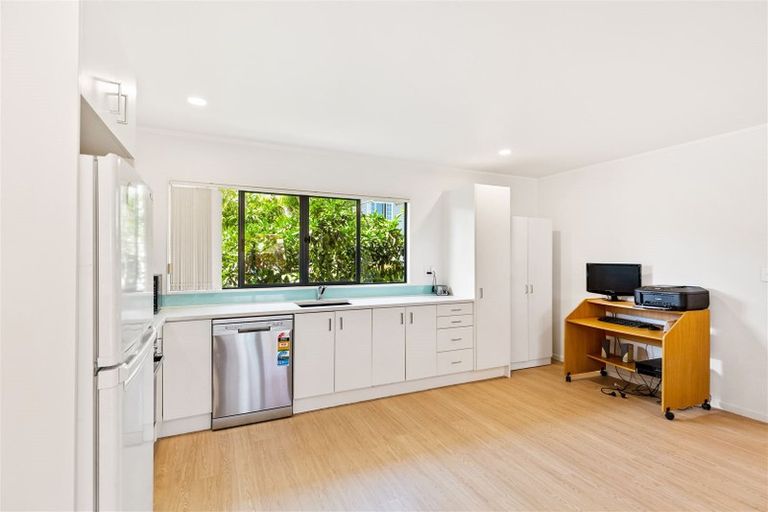 Photo of property in 22 Albizia Avenue, Henderson, Auckland, 0612