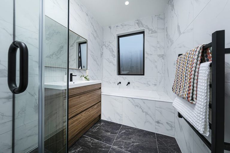 Photo of property in 1 Mcindoe Road, Kumeu, 0810