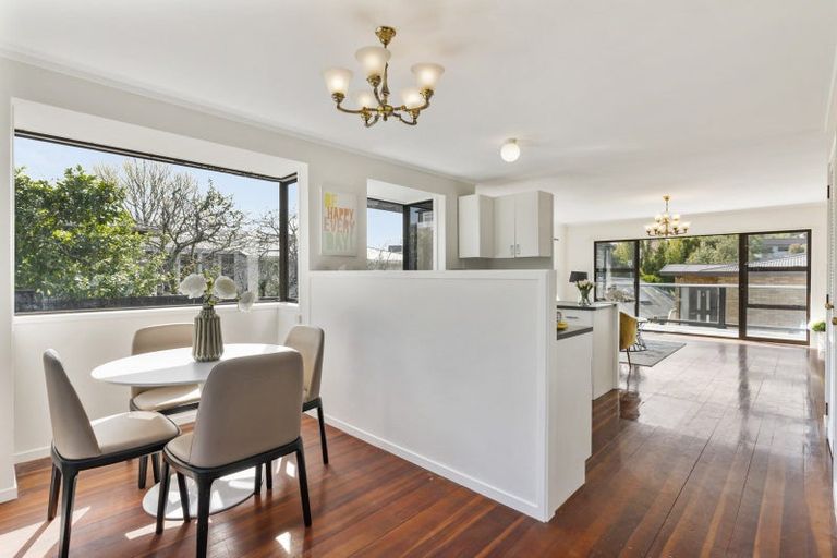 Photo of property in 10b Matipo Road, Mairangi Bay, Auckland, 0630