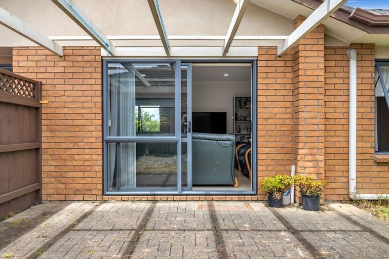 Photo of property in 16 Ironstone Place, Randwick Park, Auckland, 2105