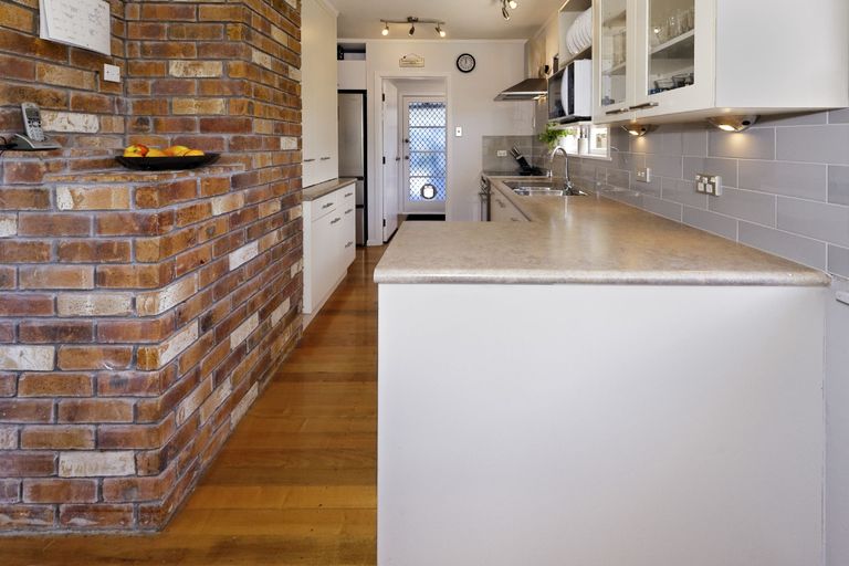 Photo of property in 45 Stottholm Road, Titirangi, Auckland, 0604