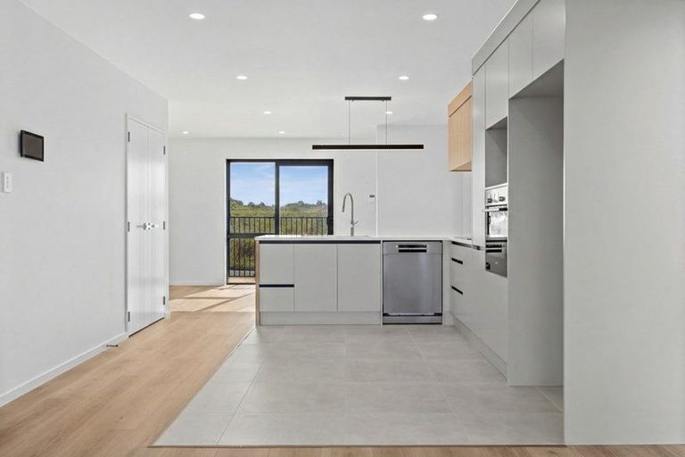 Photo of property in 8 Harikoa Way, Karaka, 2113