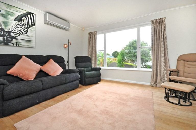 Photo of property in 86 Sylvan Crescent, Te Atatu South, Auckland, 0610