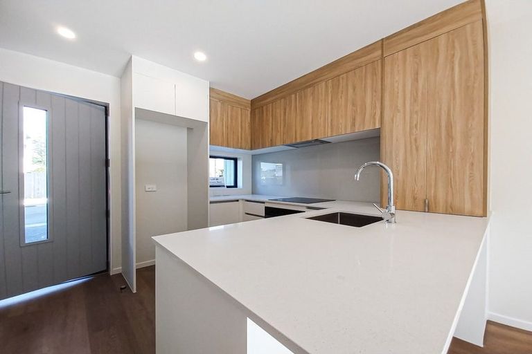 Photo of property in 10/476 West Coast Road, Glen Eden, Auckland, 0602