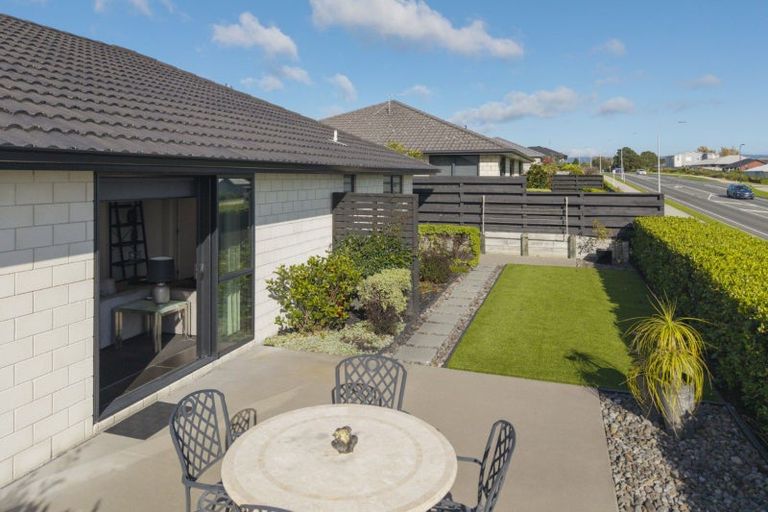 Photo of property in 18 Vista Close, Omokoroa, 3114