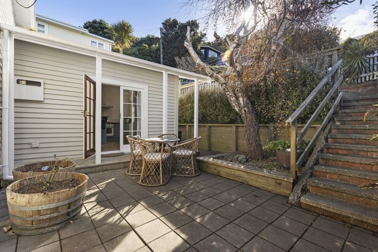 Photo of property in 15 Oku Street, Island Bay, Wellington, 6023